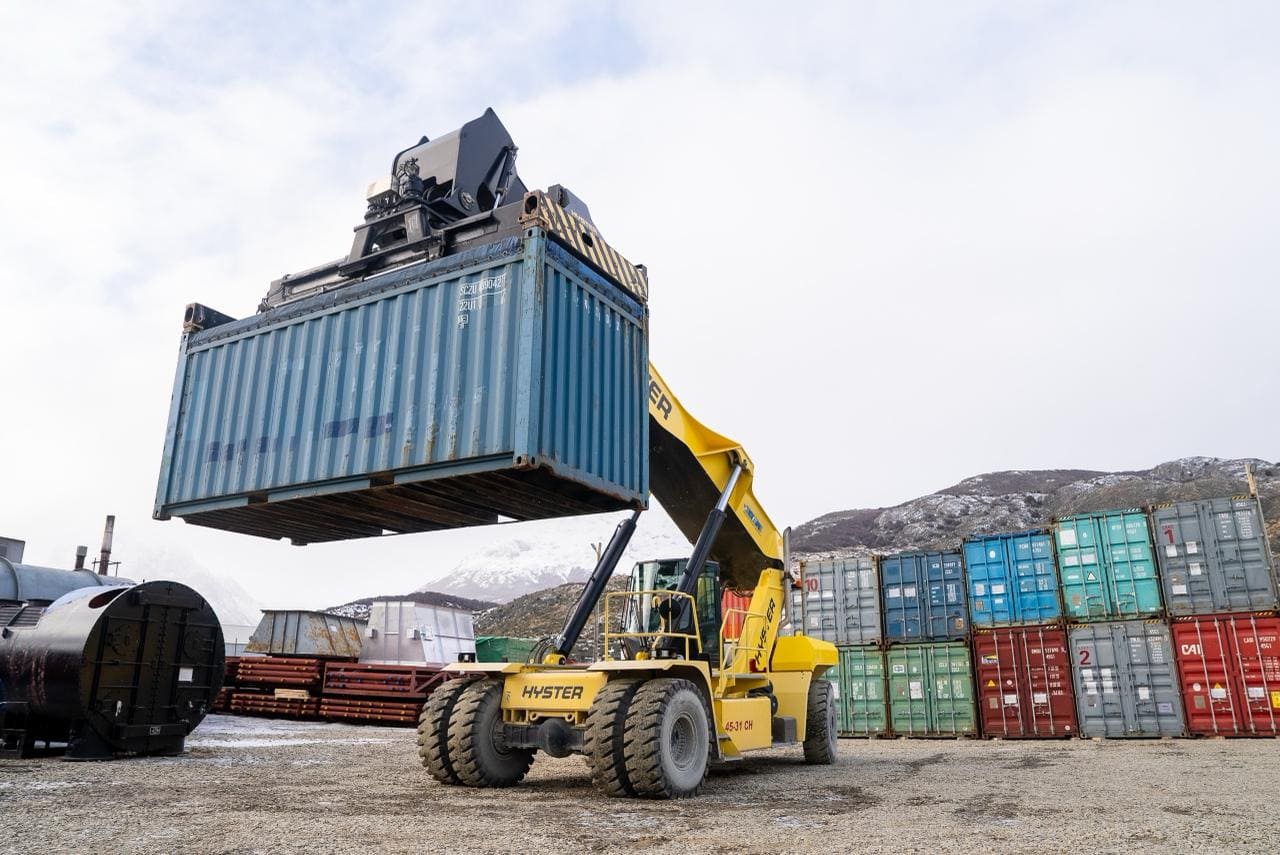 Ya fueron descargadas más de 4.500 toneladas de equipamiento para la Nueva Usina de Ushuaia