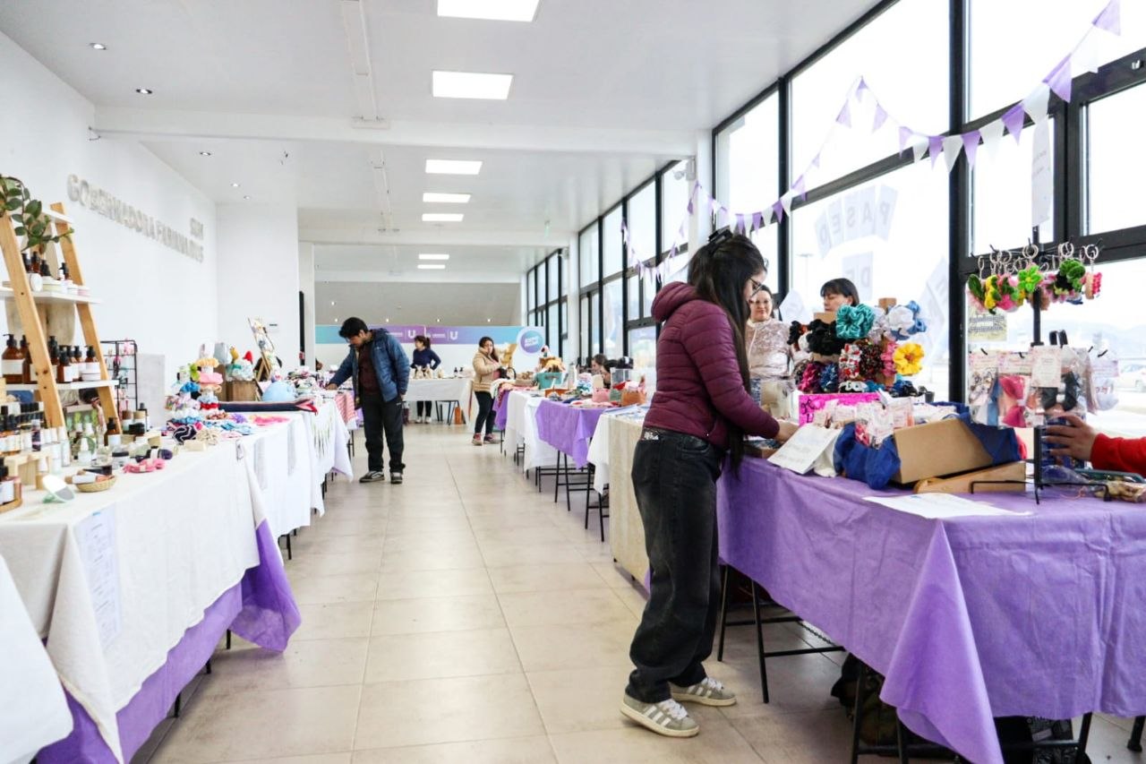 La Expo Emprendedoras - Edición Mes de las Infancias - reunió a emprendedoras locales y familias en la Casa de la Mujer