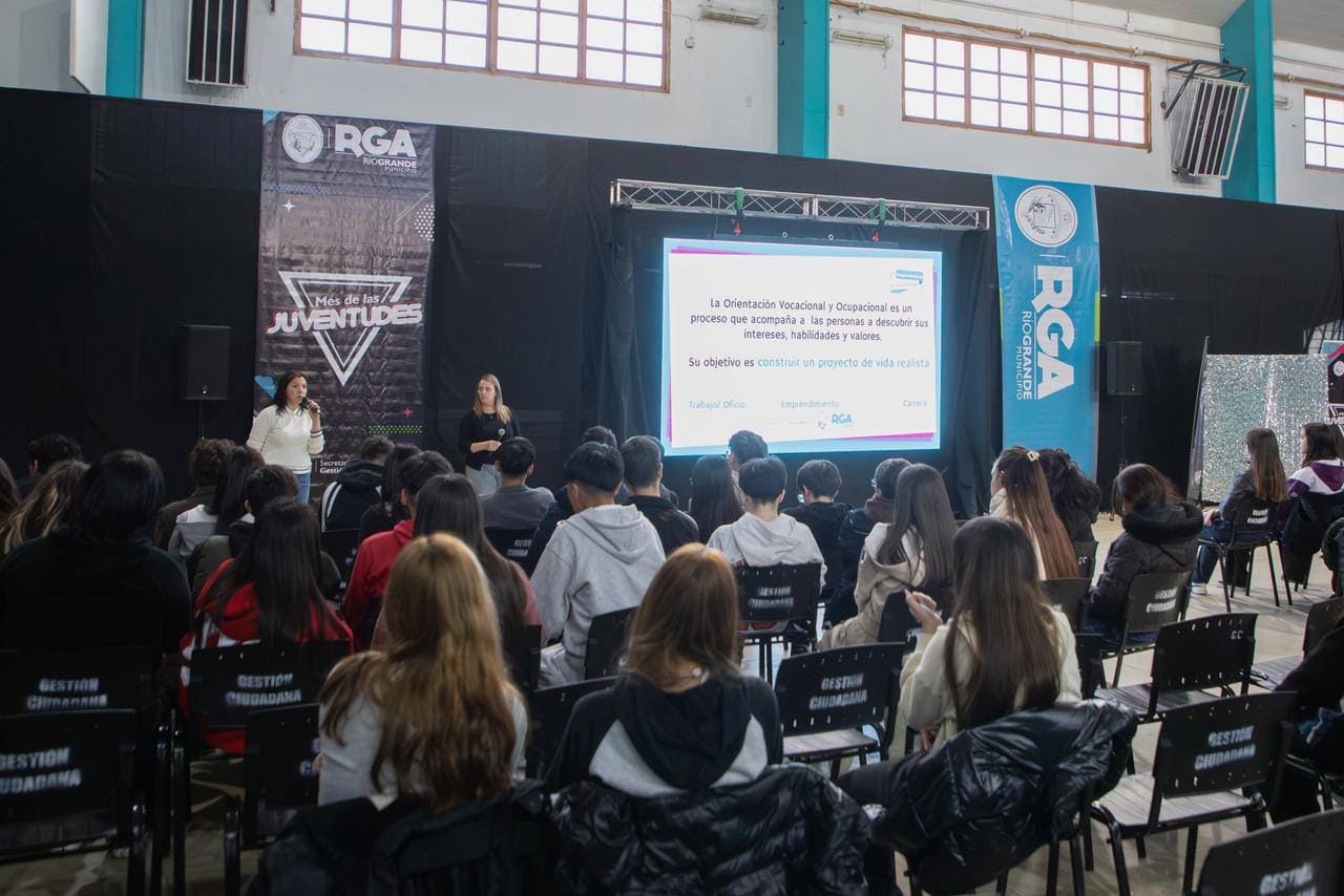 Más de 950 jóvenes eligieron la Expo Académica para conocer las ofertas educativas y de oficios en Río Grande