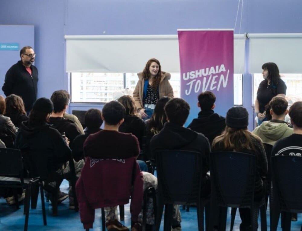 Delegados y delegadas de las instituciones educativas se reunieron para preparar el inicio de Ushuaia Joven 2026