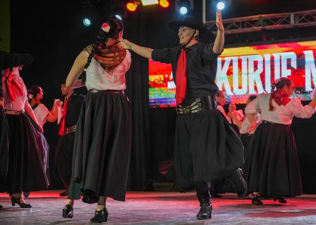 El Arte del Movimiento hizo vibrar a Río Grande con más de 2.600 bailarines en escena